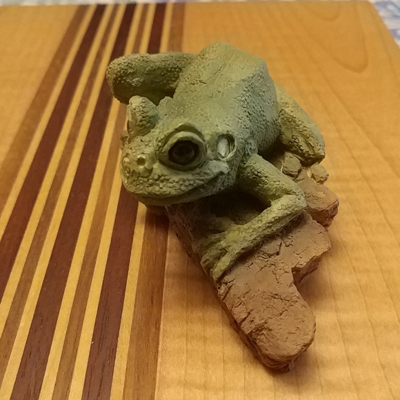 Stone Critters Tree Frog Figurine - Picture 2 of 9